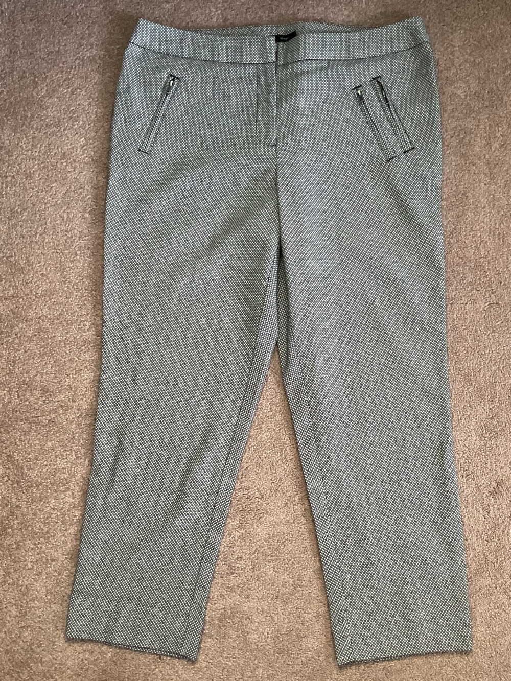 Worthington Cropped Ankle Pants in Light Gray Micro-Pattern